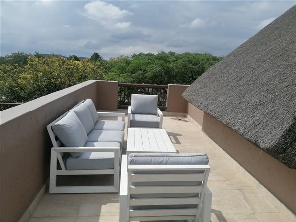 2.5 Bed Apartment in Sunninghill