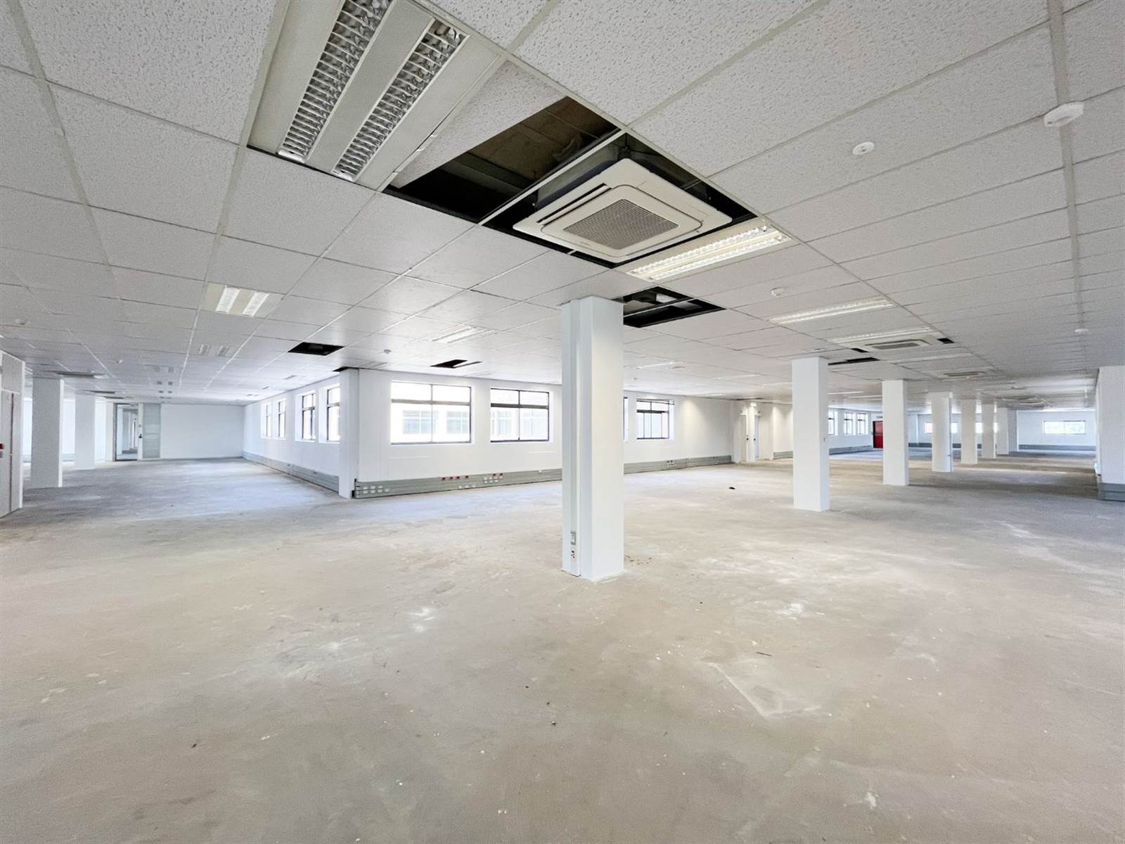 2942  m² Office Space in Boston photo number 7