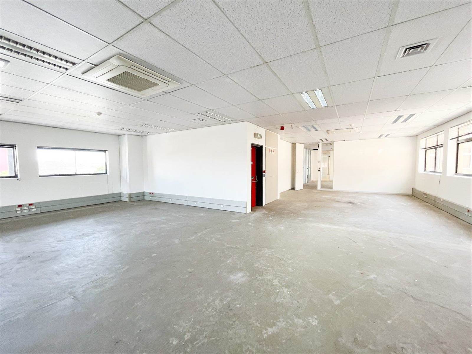 2942  m² Office Space in Boston photo number 5