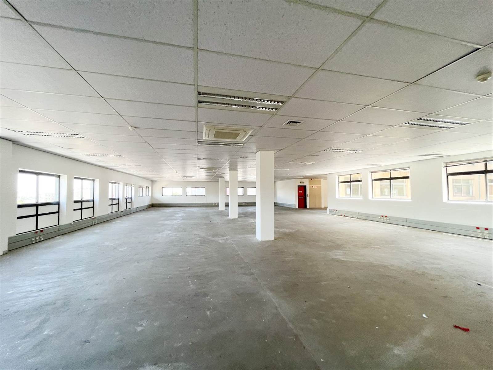 2942  m² Office Space in Boston photo number 1