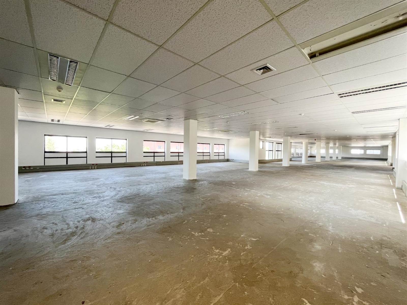 2942  m² Office Space in Boston photo number 3