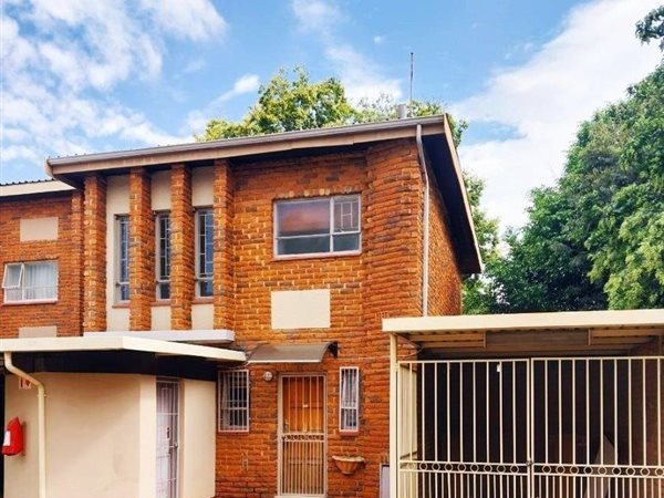 3 Bedroom Townhouse 3 Bedroom Townhouse
