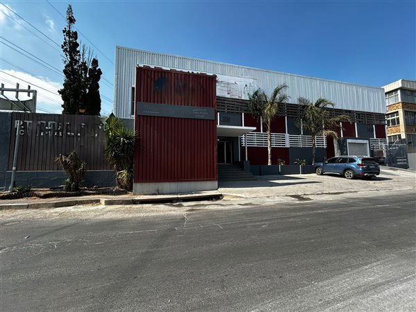 1 700  m² Industrial space