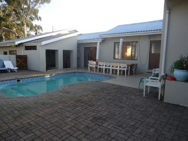 10 Bed House in Port Edward