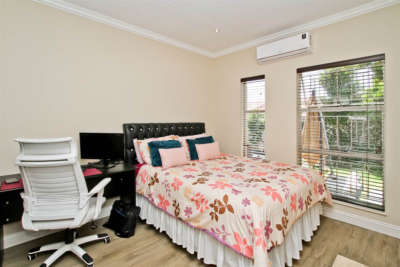 3 Bed Townhouse in Sandown photo number 11