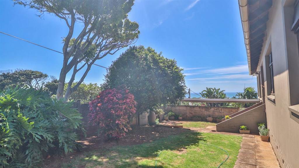 3 Bed Townhouse in Amanzimtoti photo number 28