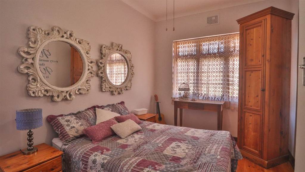 3 Bed Townhouse in Amanzimtoti photo number 17