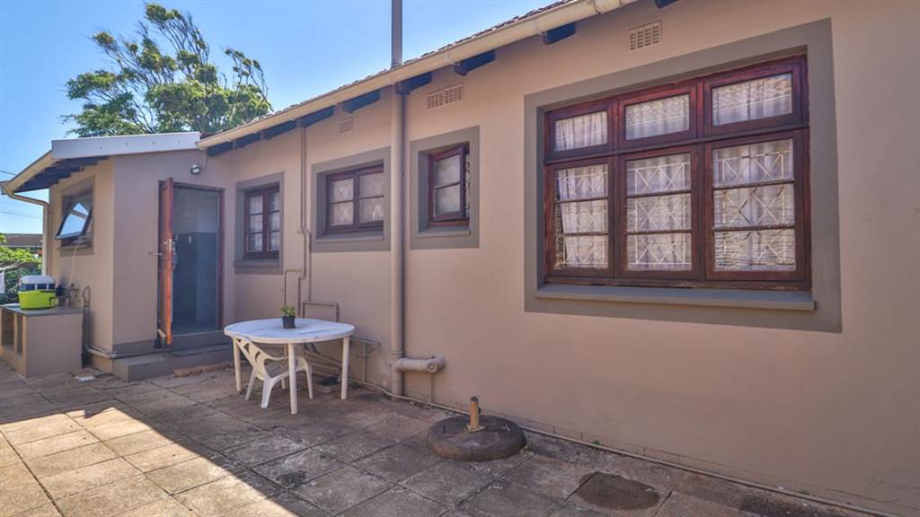 3 Bed Townhouse in Amanzimtoti photo number 27