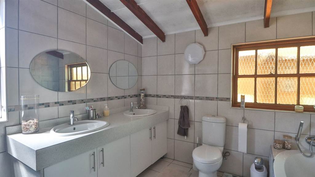 3 Bed Townhouse in Amanzimtoti photo number 22