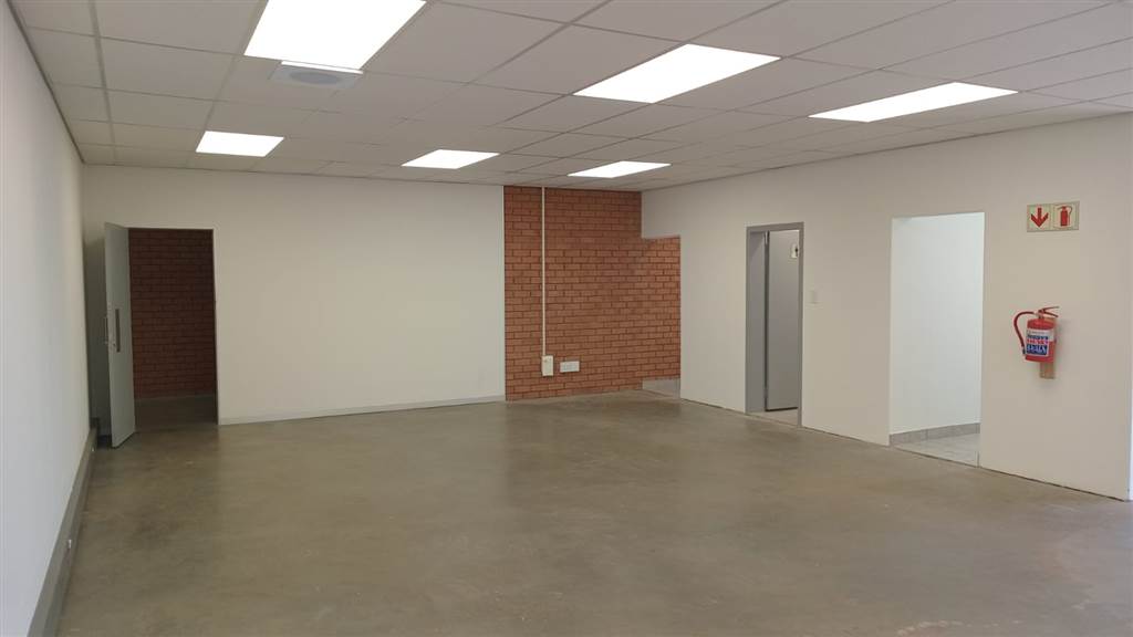 669  m² Industrial space in Olifantsfontein photo number 2