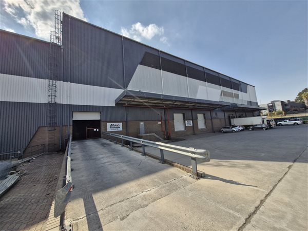 2 716  m² Industrial space