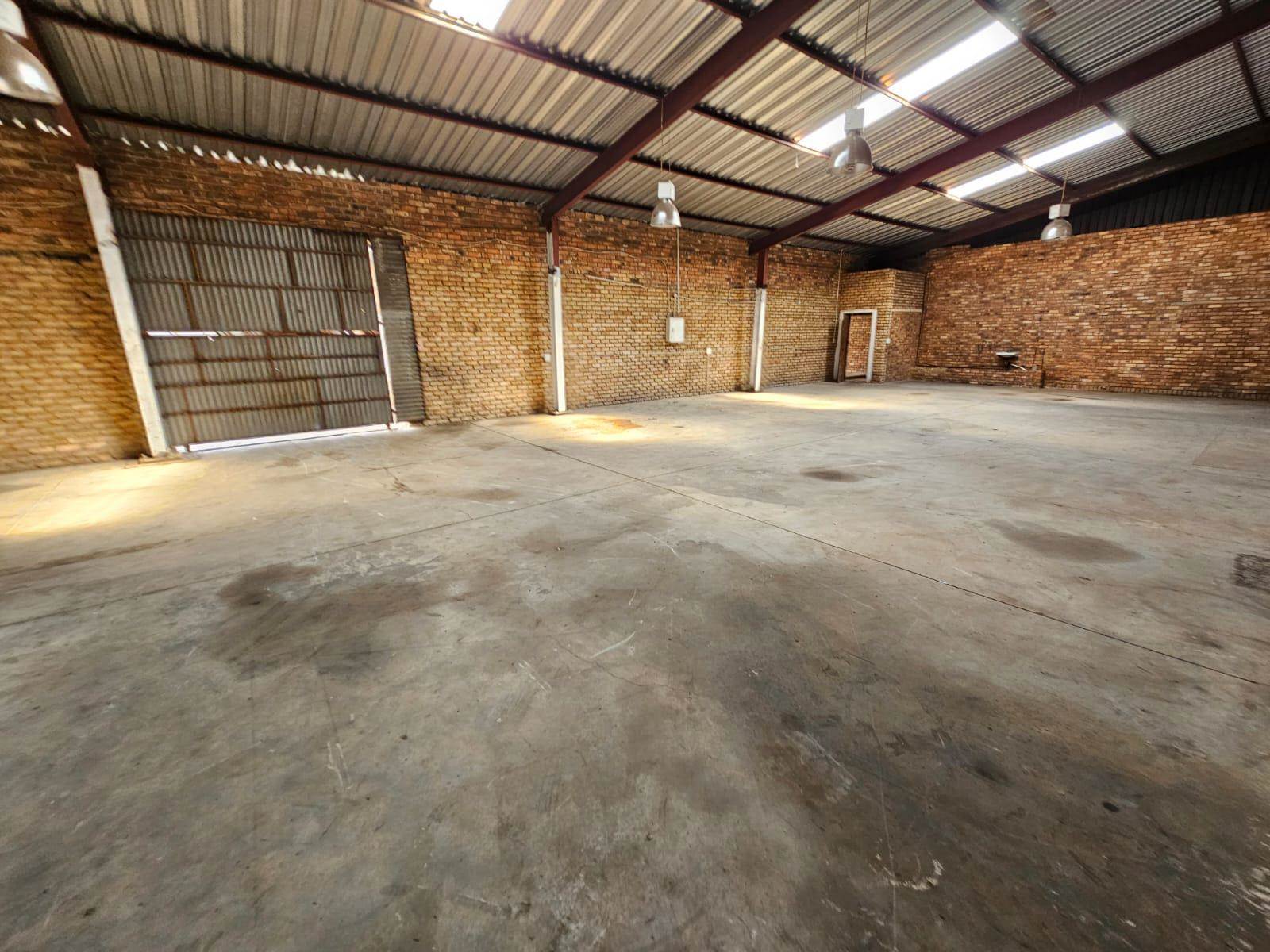 300  m² Industrial space in Brakpan Central photo number 2
