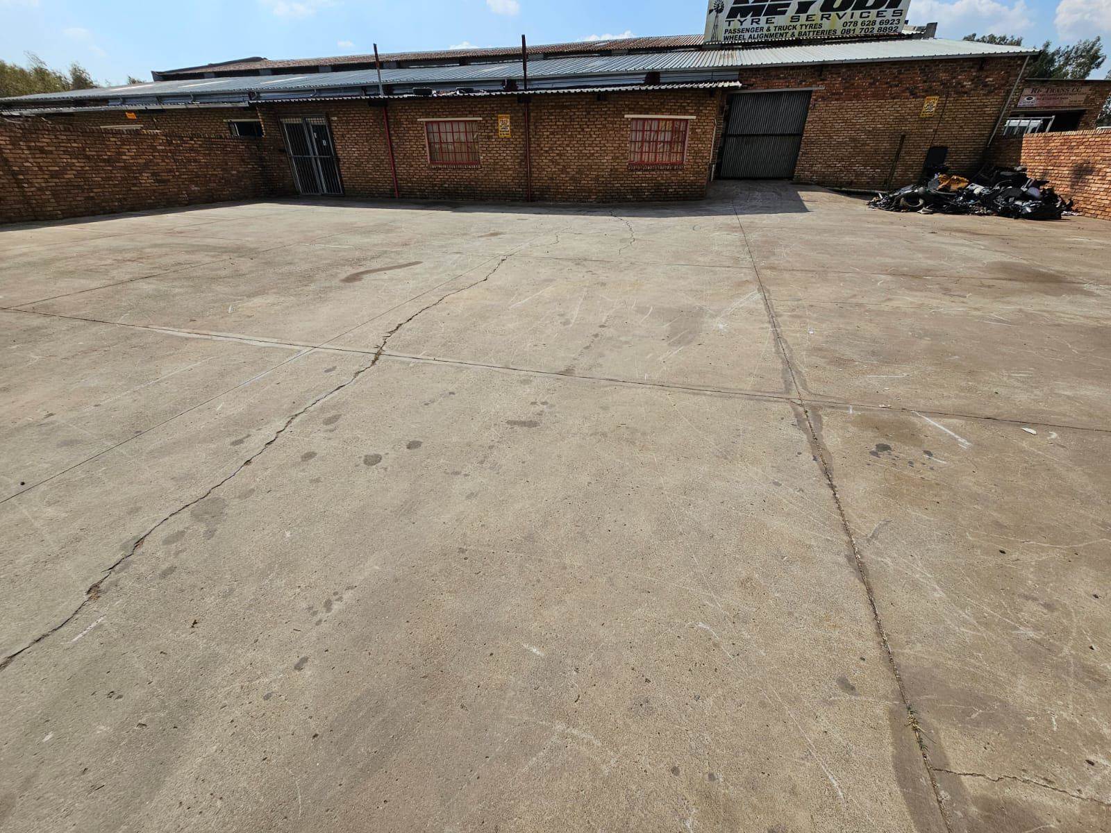 300  m² Industrial space in Brakpan Central photo number 1