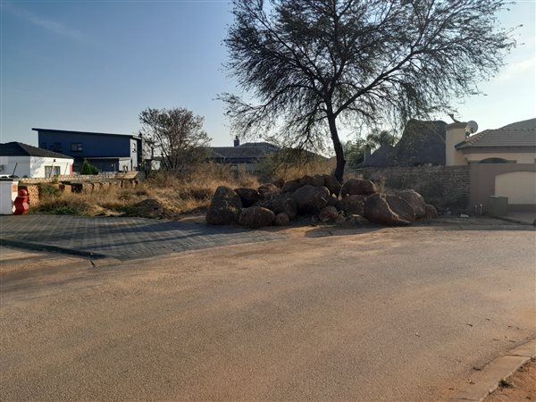 533 m² Land available in Chroom Park