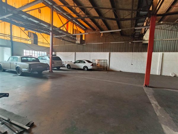 335  m² Industrial space