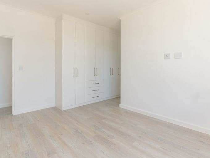 3 Bed Apartment in Sandown photo number 7
