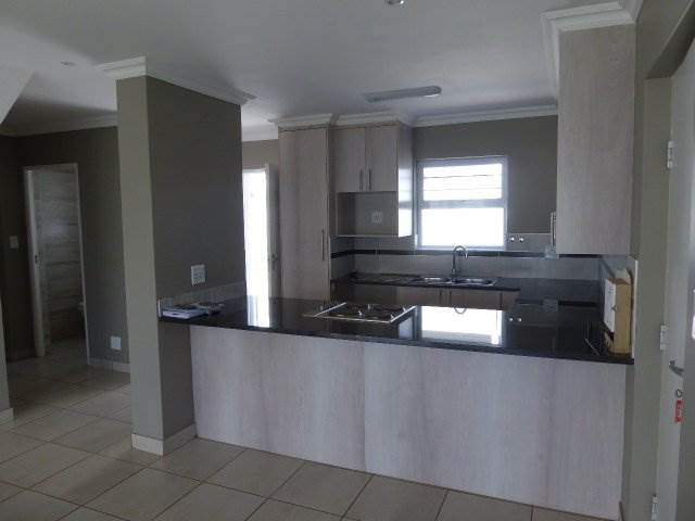3 Bed Townhouse in Erasmus Park photo number 7