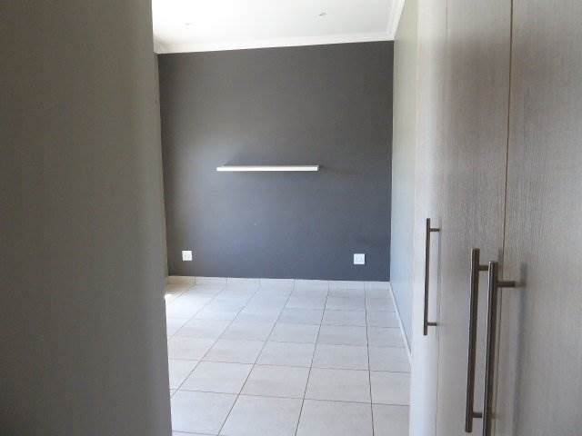 3 Bed Townhouse in Erasmus Park photo number 12