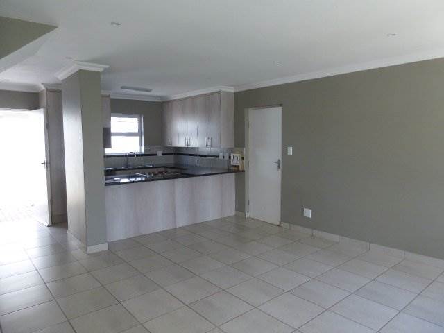 3 Bed Townhouse in Erasmus Park photo number 6
