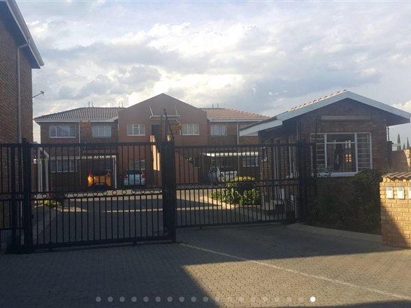 3 Bedroom Townhouse 3 Bedroom Townhouse