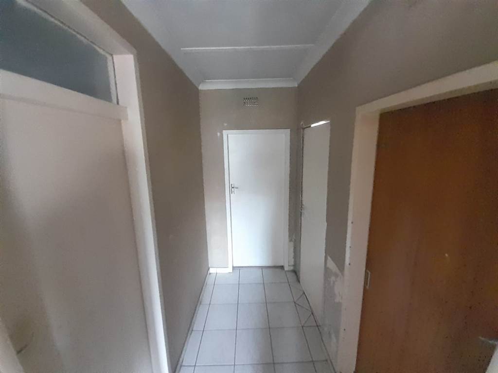 11 Bed House in Boksburg North photo number 3