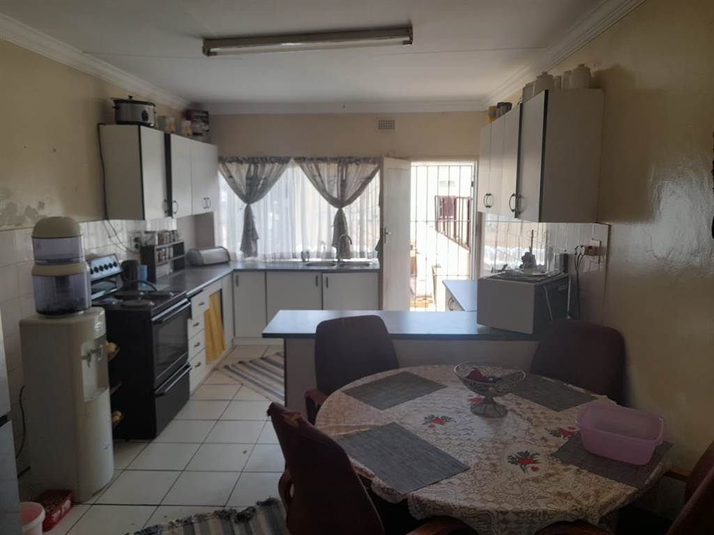 11 Bed House in Boksburg North photo number 25