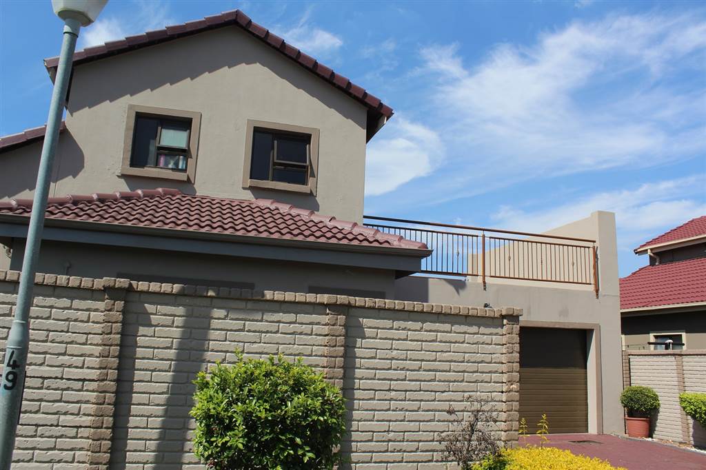 4 Bed House in Waterkloof East photo number 24