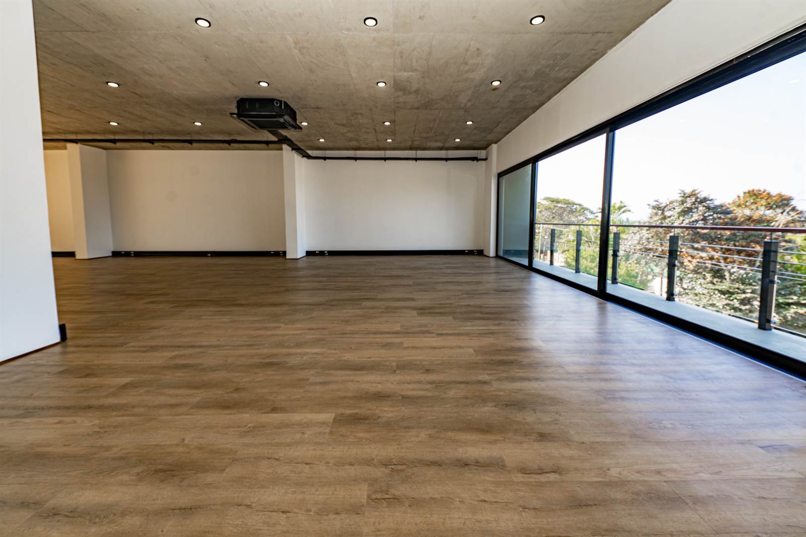 750  m² Commercial space in Durban North photo number 24