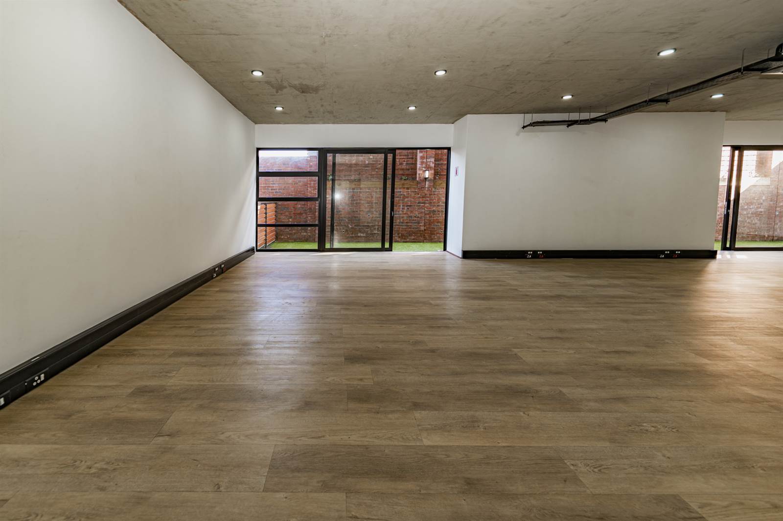750  m² Commercial space in Durban North photo number 5