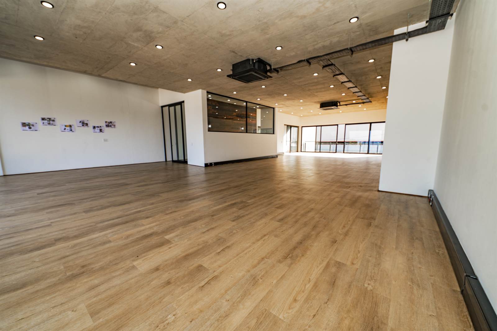 750  m² Commercial space in Durban North photo number 25