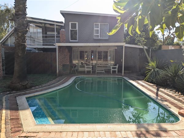 3 Bedroom Townhouse 3 Bedroom Townhouse