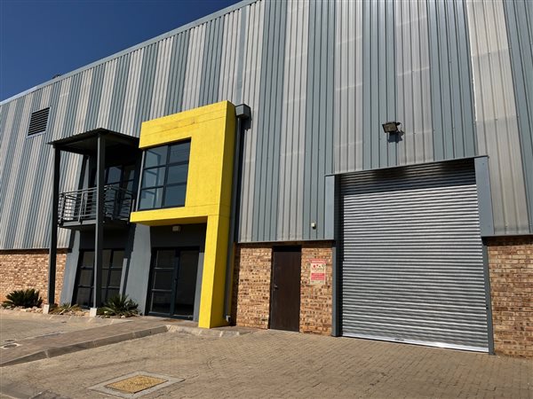 414  m² Industrial space