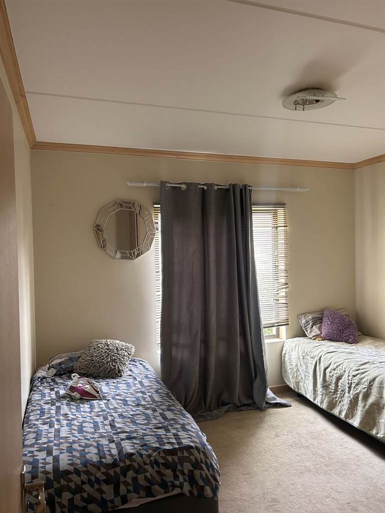 2 Bed Apartment in Broadacres photo number 14