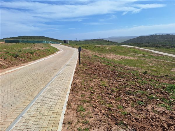 490 m² Land available in Hartenbos