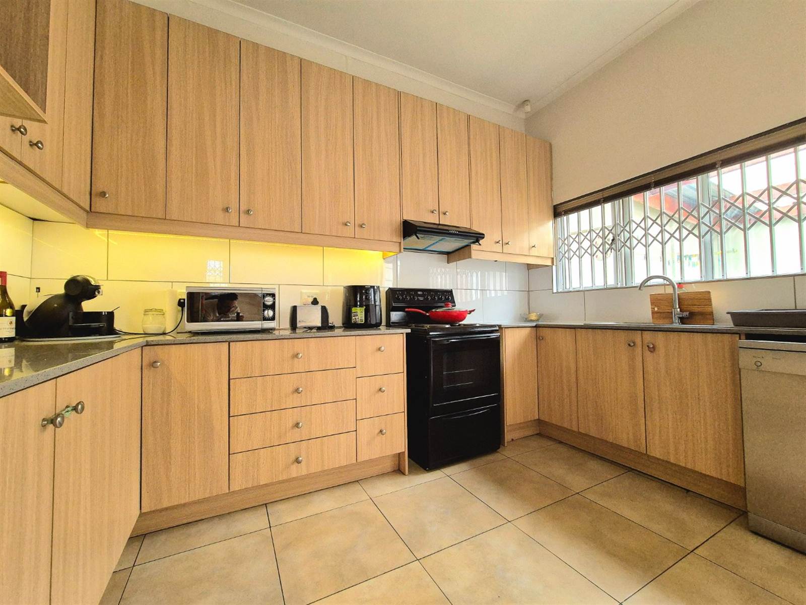 3 Bed House in Wynberg photo number 16