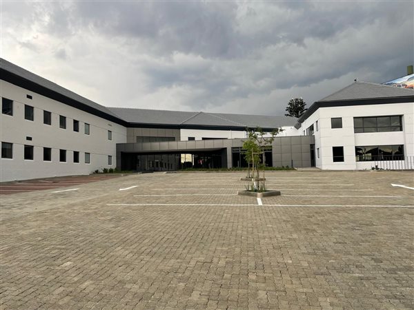 575  m² Commercial space