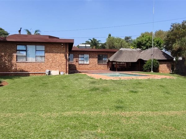4 Bedroom House 4 Bedroom House