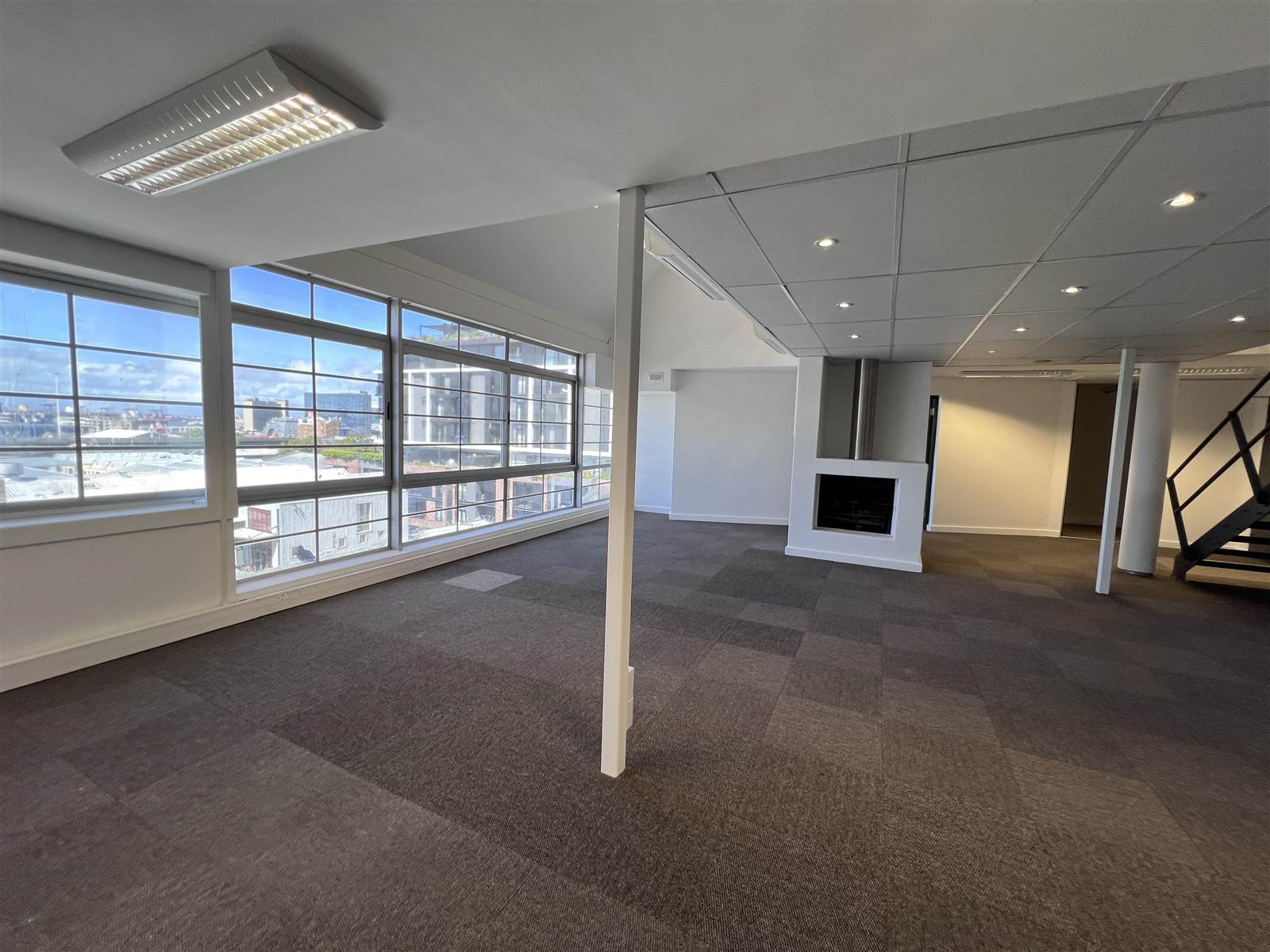300  m² Commercial space in Green Point photo number 3