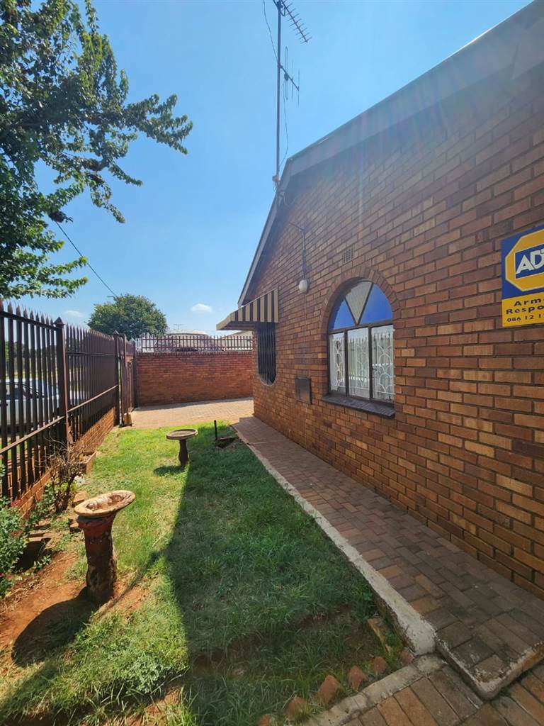 5 Bed House in Laudium photo number 12