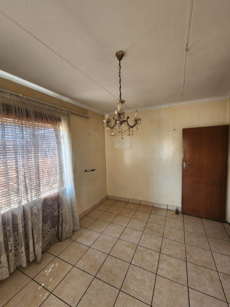 5 Bed House in Laudium photo number 7