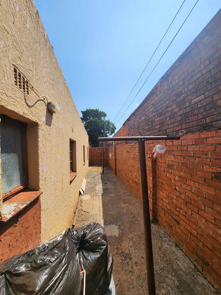 5 Bed House in Laudium photo number 14