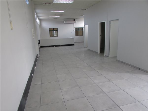 117  m² Commercial space