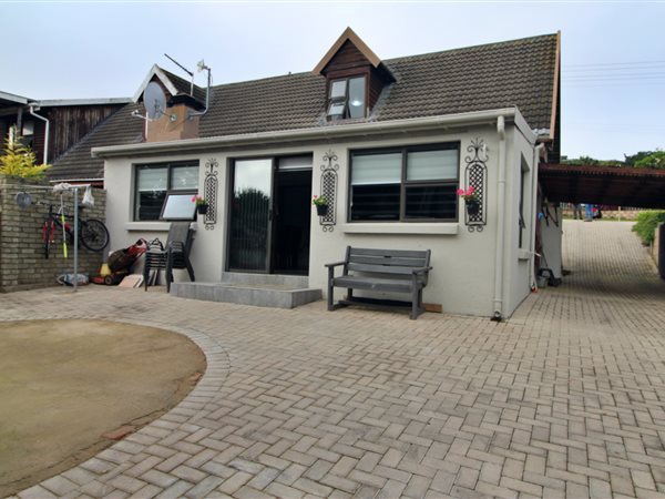 3 Bed House in Fraaiuitsig
