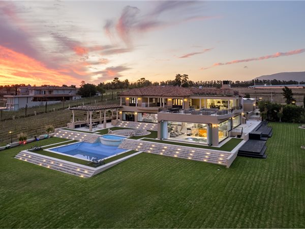 6 Bedroom House 6 Bedroom House