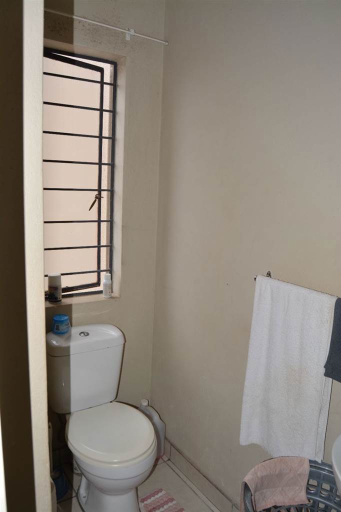 1 Bed Apartment in Nelspruit photo number 6