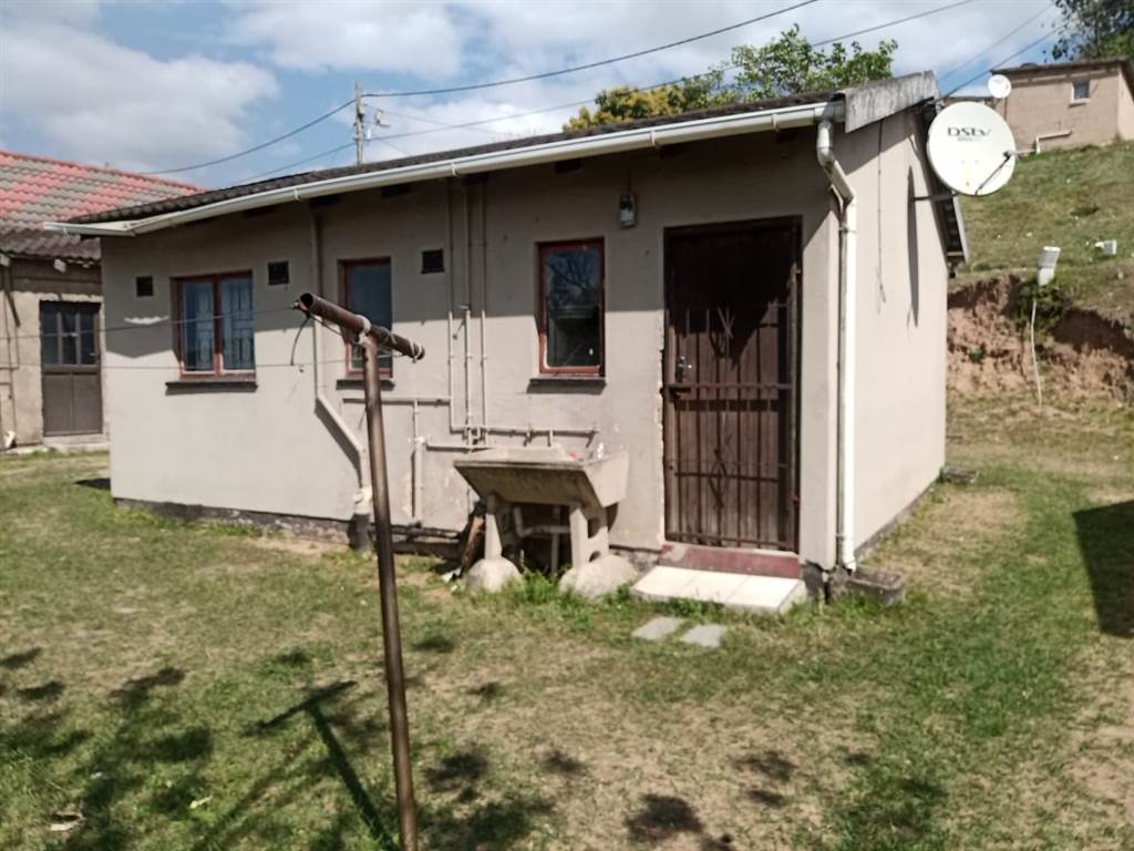 2 Bed House in Umlazi photo number 11