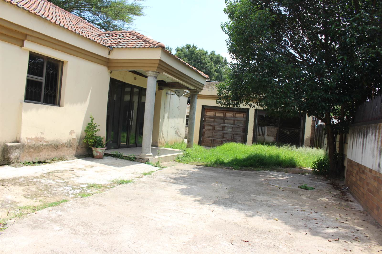 3 Bed House in Roodepoort North photo number 2