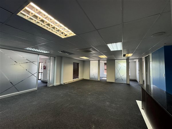 366  m² Commercial space