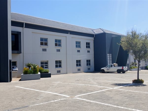 159  m² Commercial space