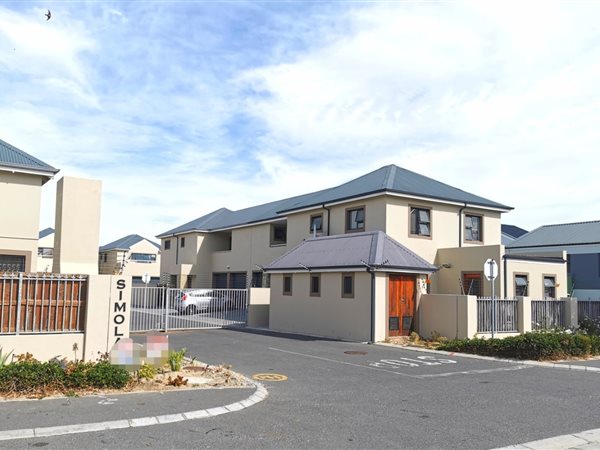 3 Bed Townhouse in Burgundy Estate